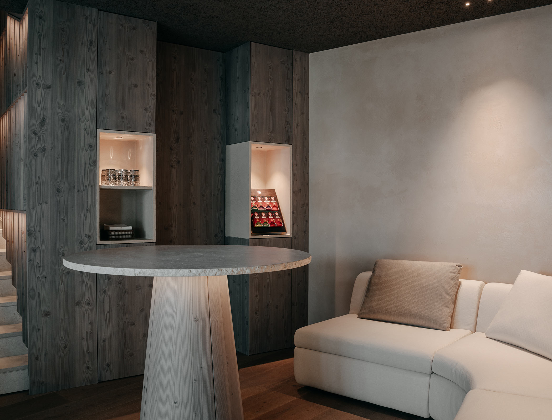 Aufenthaltsbereich mit Sofa