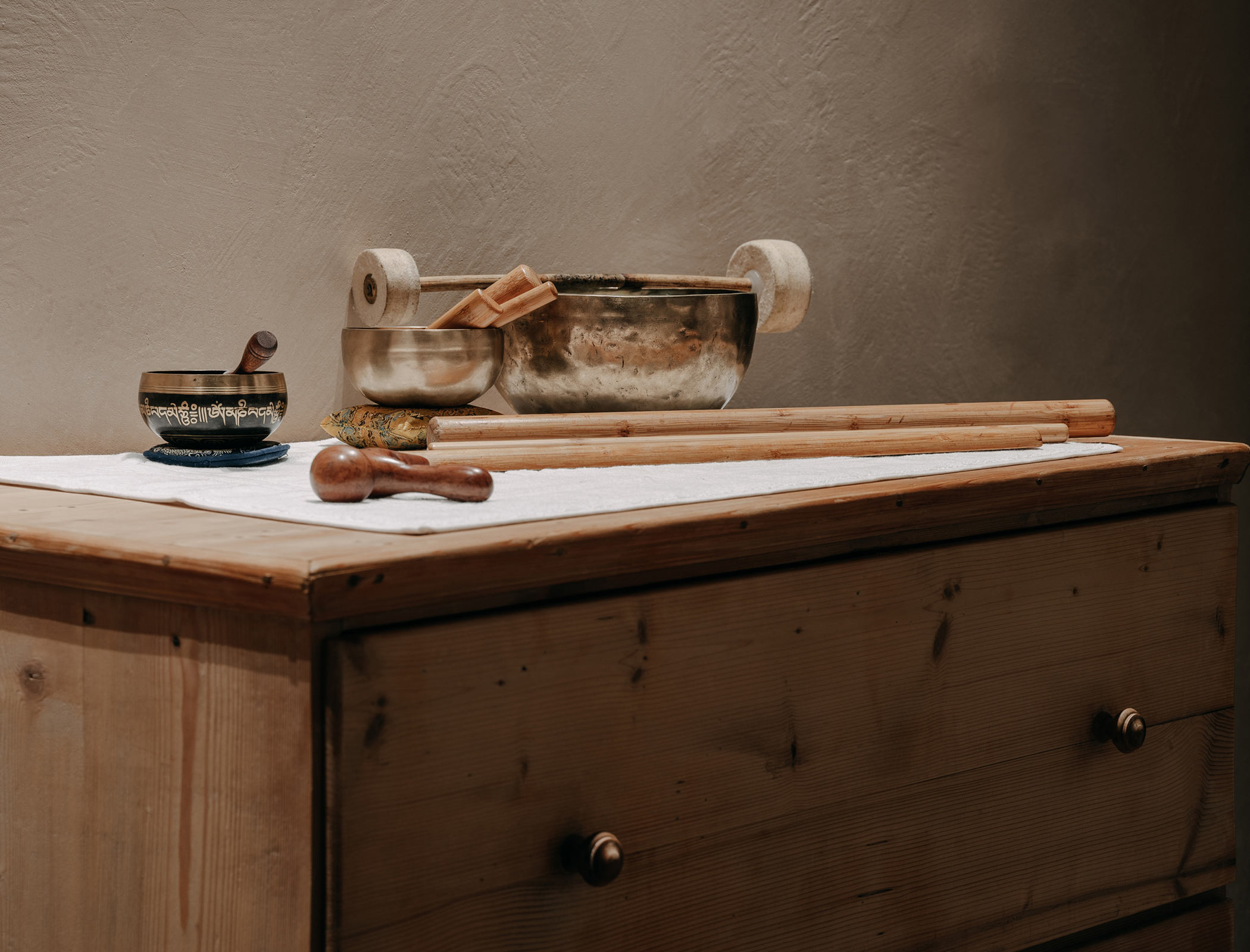 Schrank mit Dekoration