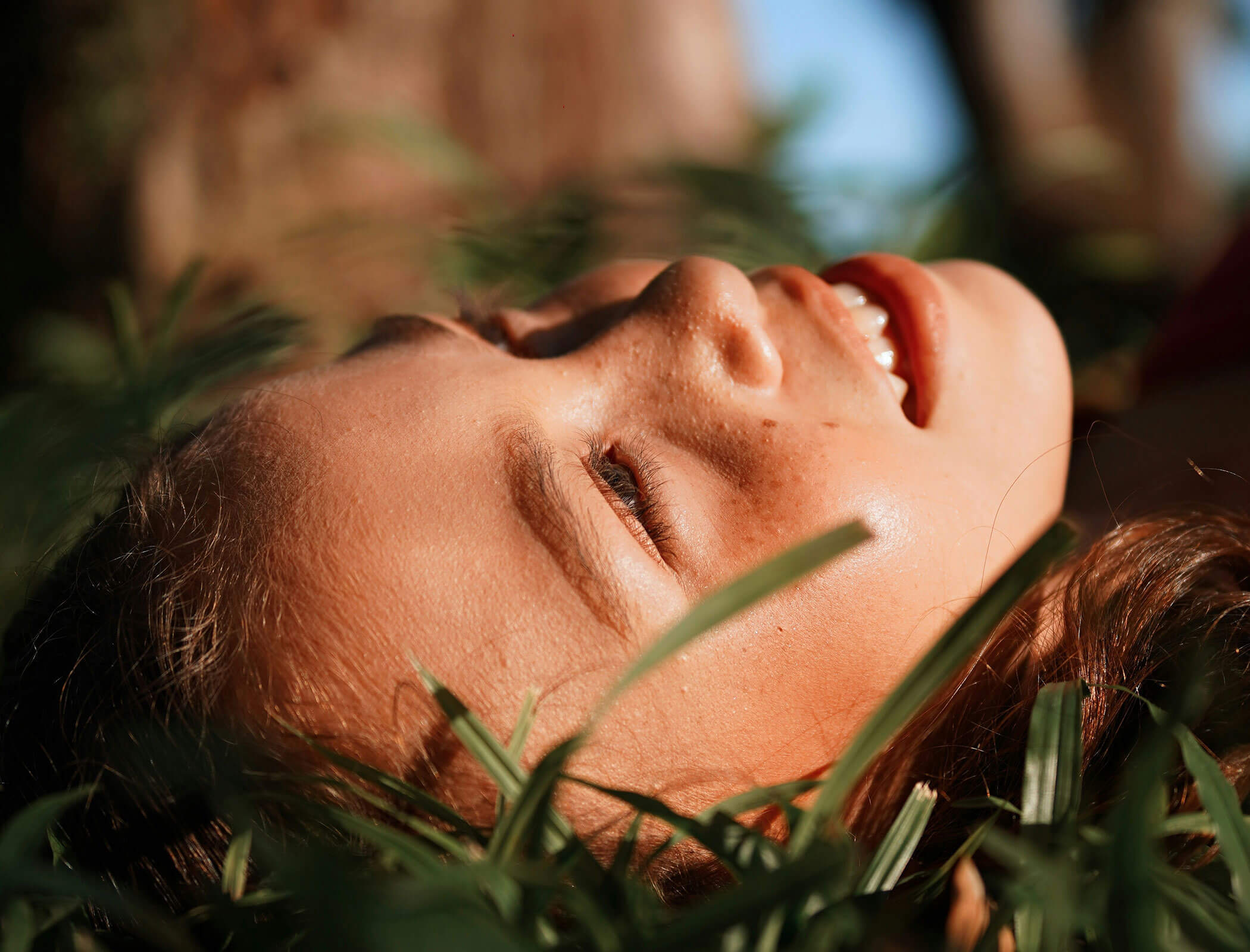 Kind im Gras