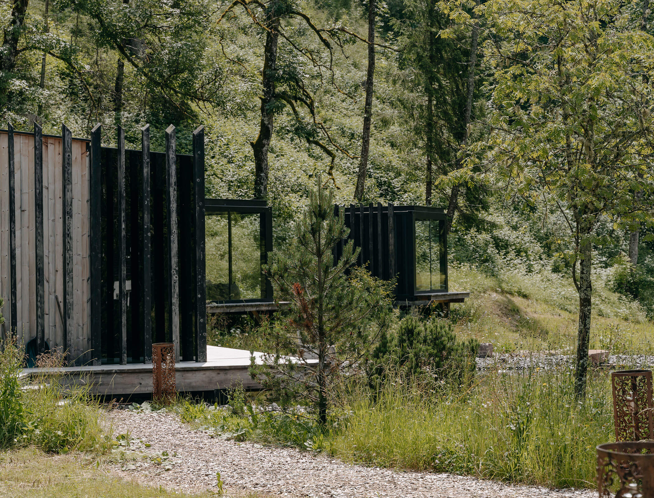 Contenitore dall'esterno con laghetto