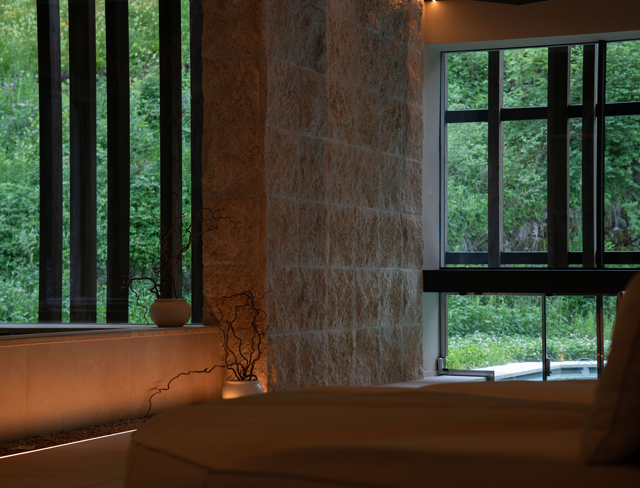 Quiet room, with lavender on the walls