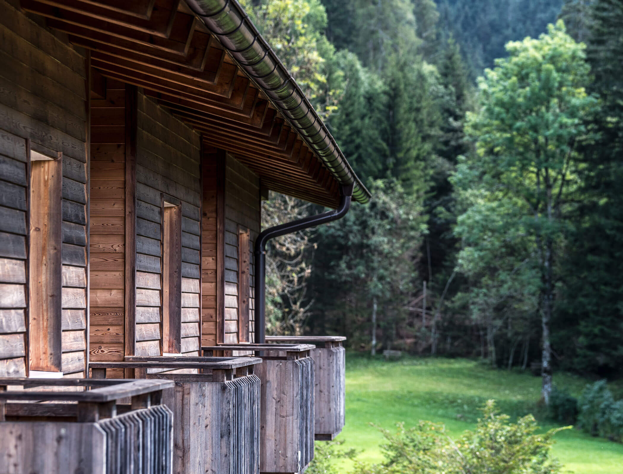 Facciata in legno e balconi in legno dell'hotel - Bad Ratzes
