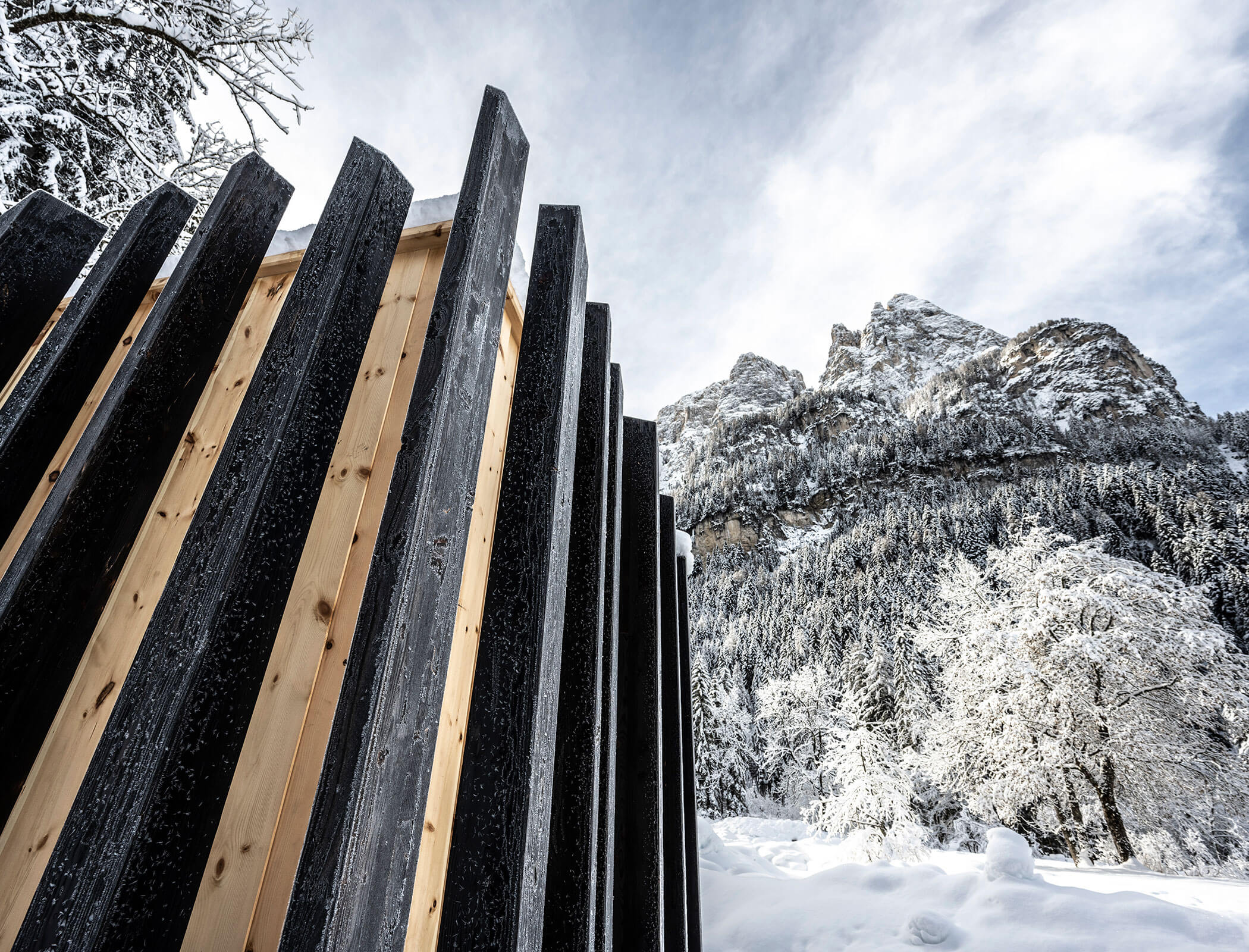 Facciata della sauna in giardino e paesaggio invernale - Bad Ratzes
