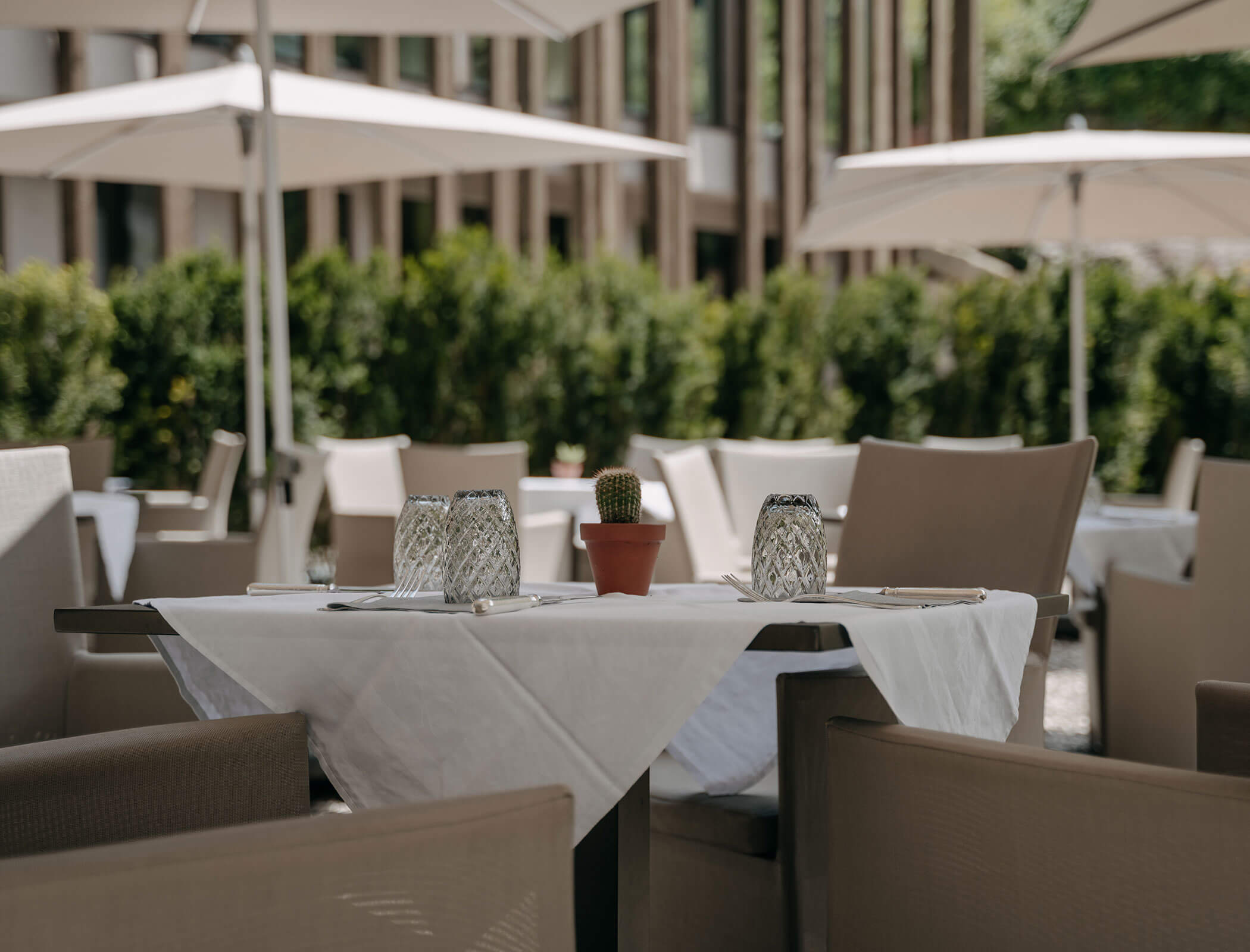 Tavolo apparecchiato sulla terrazza - Bad Ratzes
