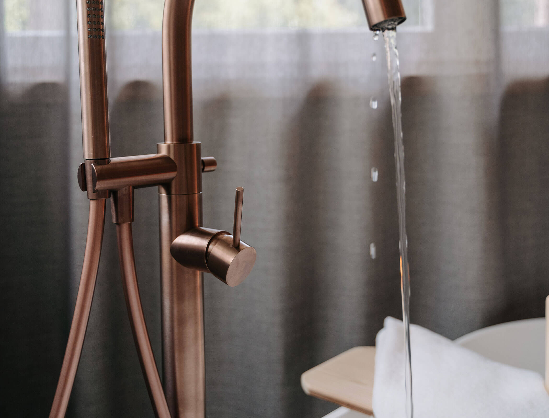 Acqua che scorre da un rubinetto - Bad Ratzes
