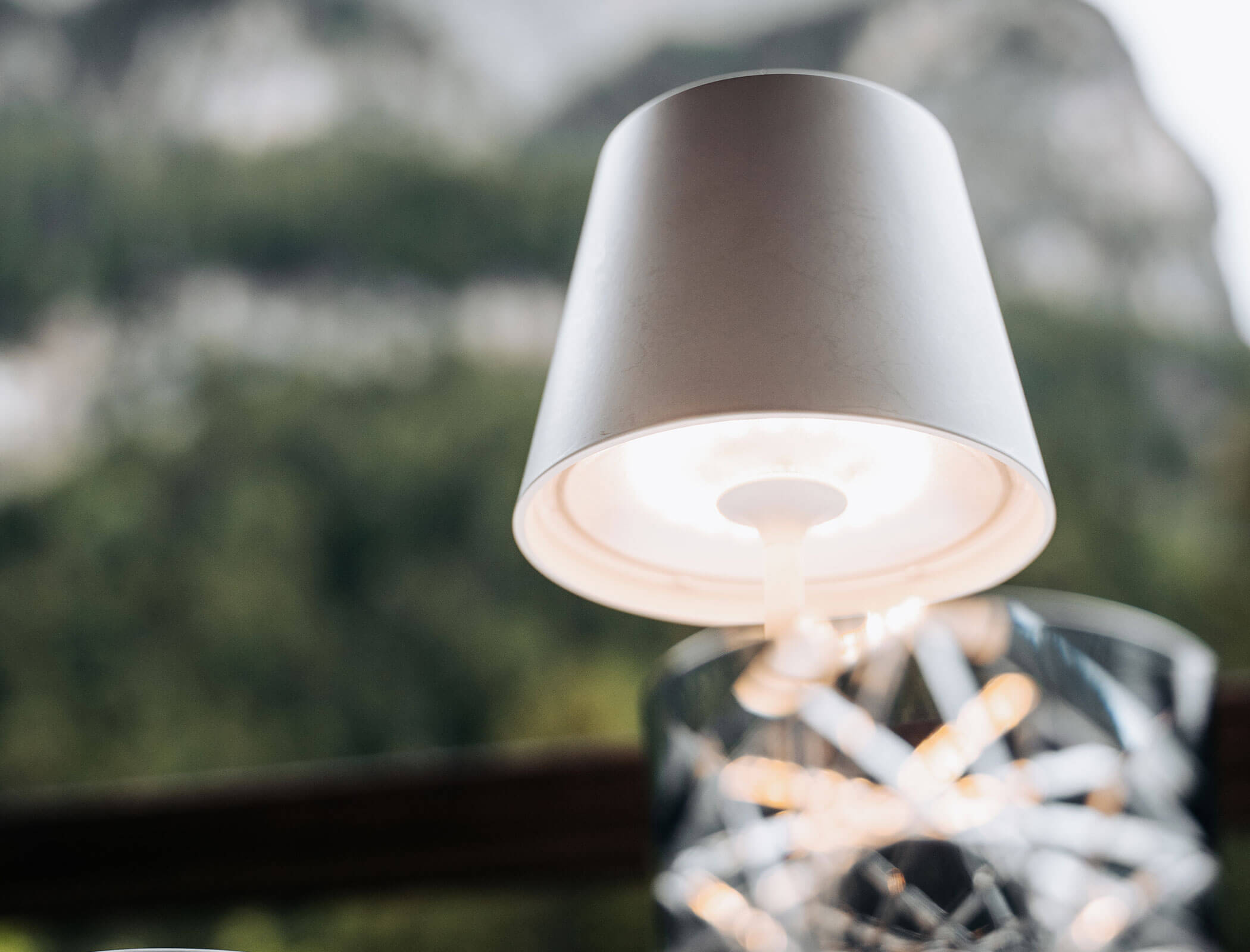 Lampada da tavolo bianca all'aperto - Bad Ratzes
